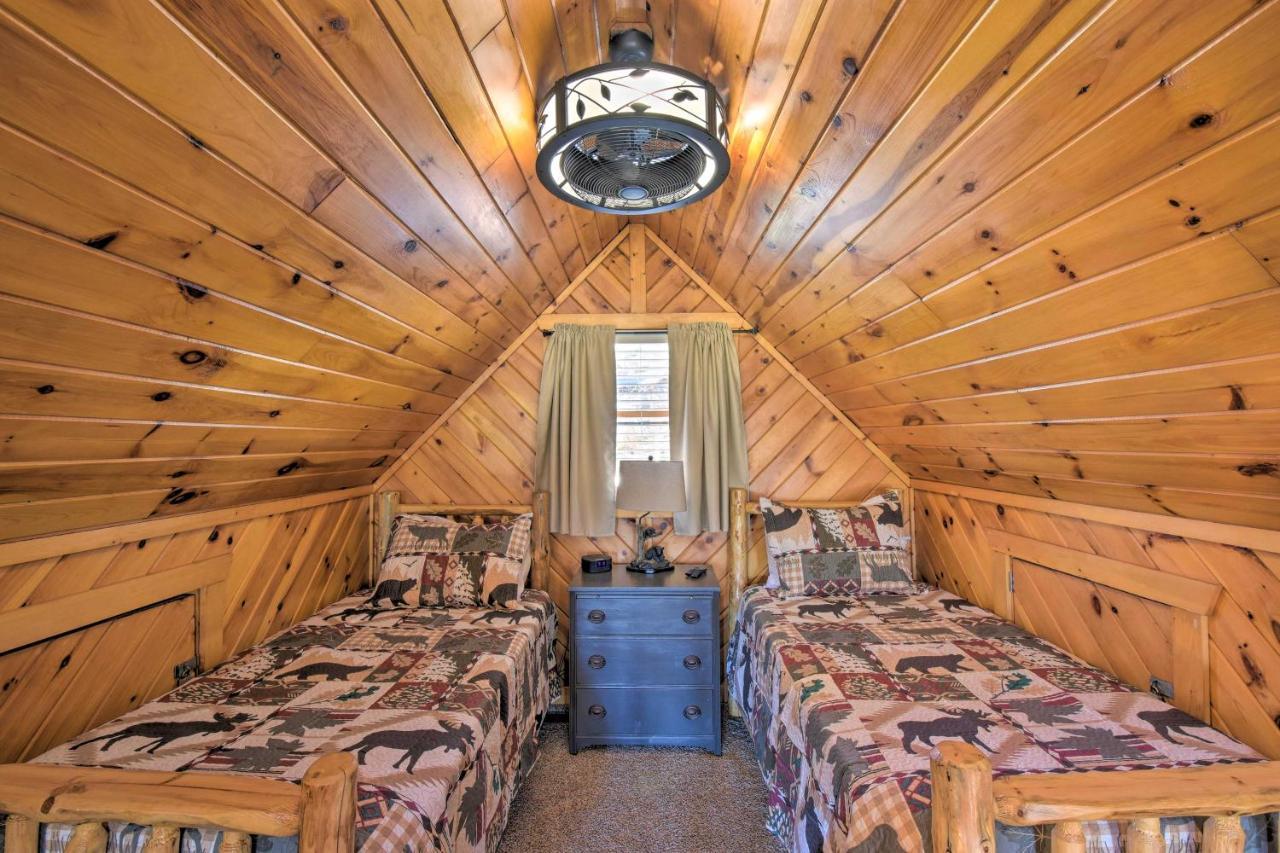 Helen Cabin With Deck And Hot Tub Less Than Half Mi To Main St Экстерьер фото