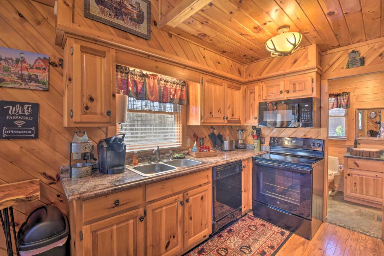 Helen Cabin With Deck And Hot Tub Less Than Half Mi To Main St Экстерьер фото